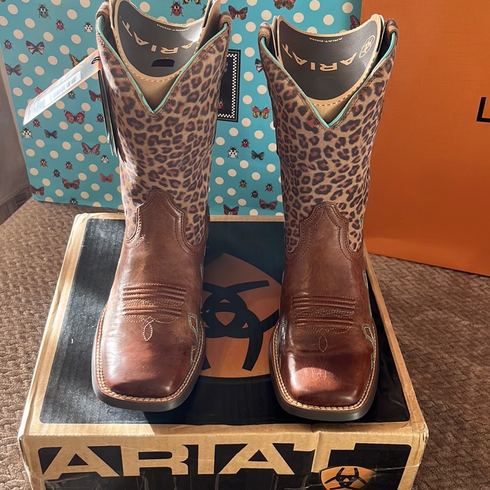 37.5 EU Ariat Crossroads Wood/Cheetah leopard print western boots US women 7.5